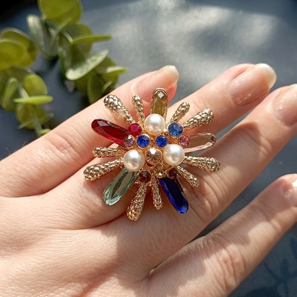 Rainbow Cocktail Daisy Ring - Picture 8 of 17